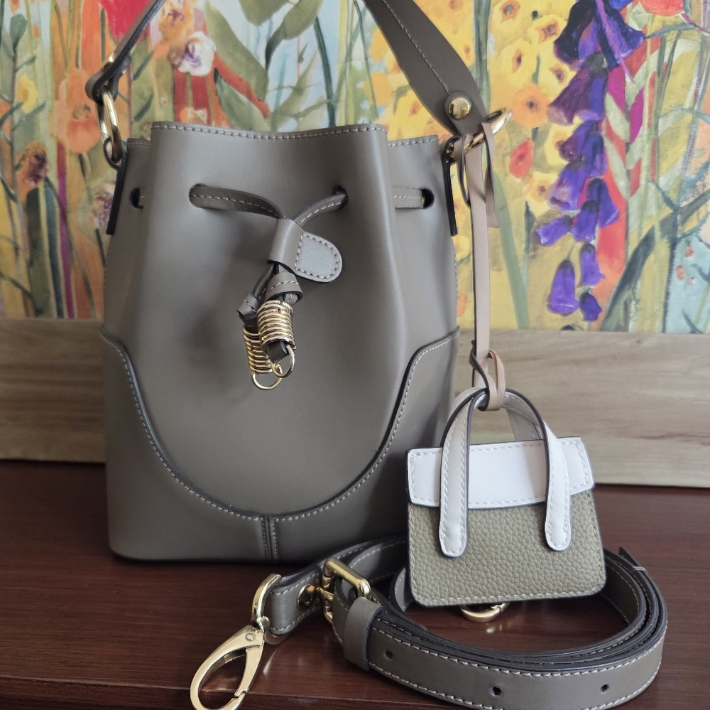 Elegant Gray Bucket Bag with Card Holder